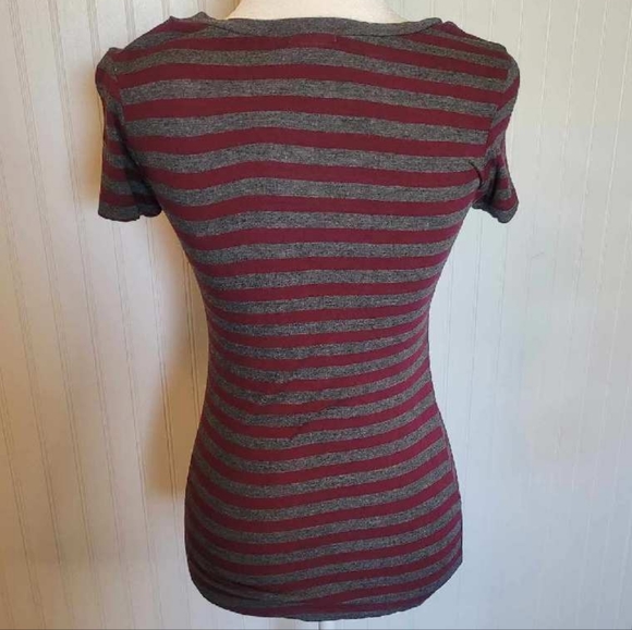 Bluelemon maroon and grey striped scoop neck t shirt size medium - Picture 2 of 3